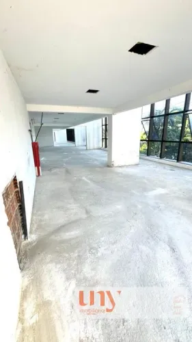 Loja comercial com 250m². Locação exclusiva para Coworking!