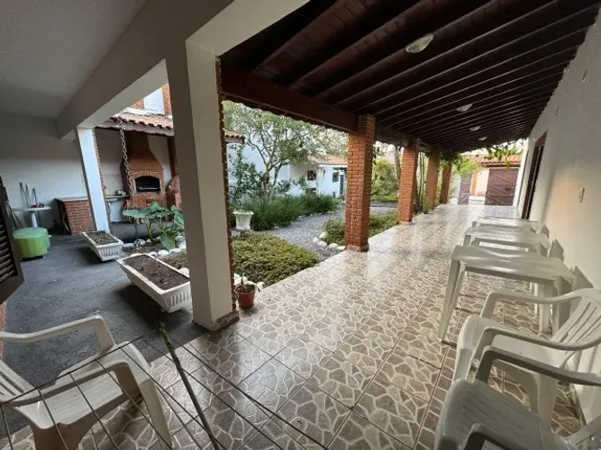 Casa c/ 7 dorm. 4 st. balneário oásis em Peruíbe perto da praia. Aceita apto no Campolim.