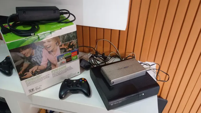 Xbox 360 Super Slim ! Vários jogos ! Desbloqueado!