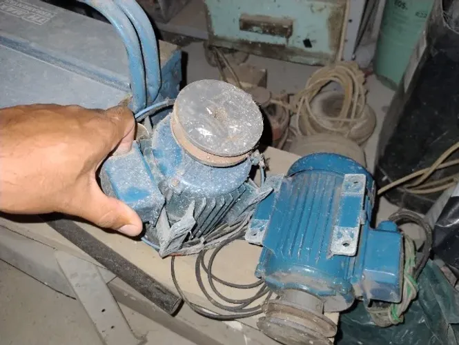 Motor de indução monofásico/Eberle