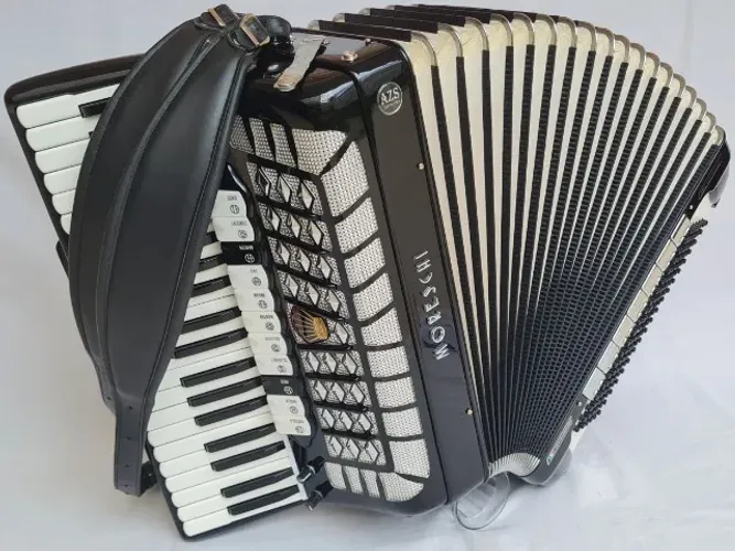 Acordeon 120 baixos Moreschi Dupla Ressonância já Eletrificada