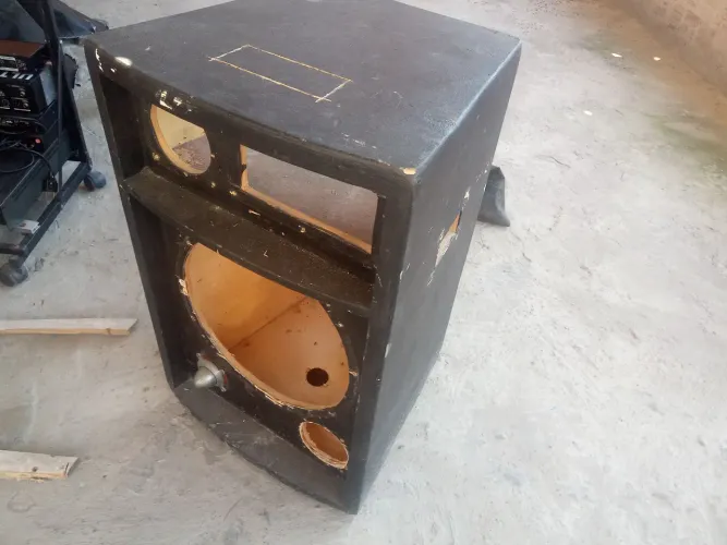 Caixa de som 15 P 3vias 70x50x40 oportunidade