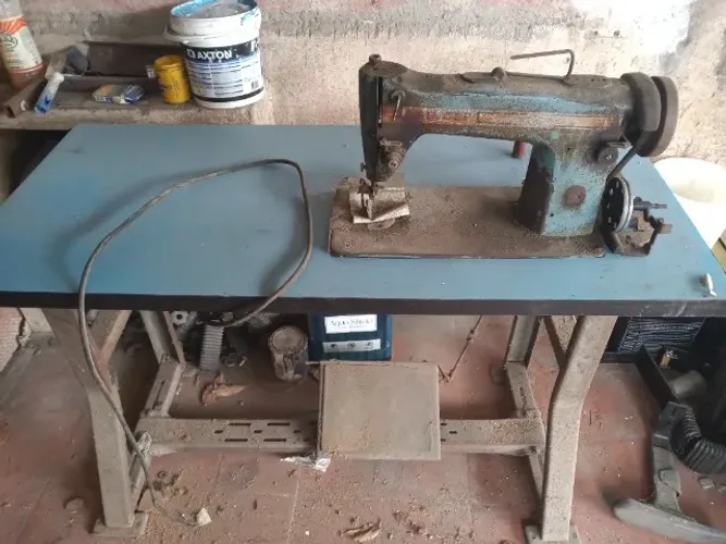 Máquina de Costura Singer Reta