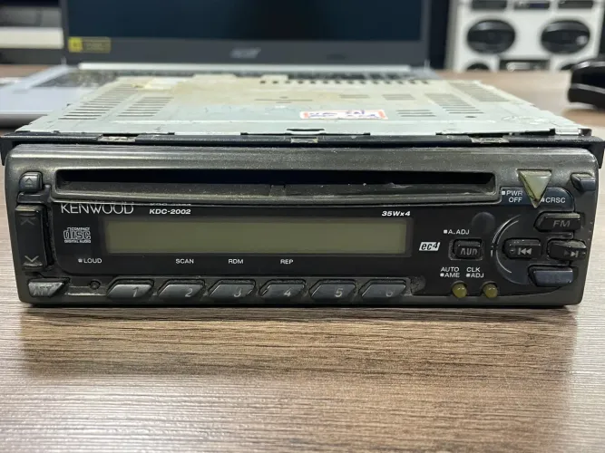 Trazeira cd radioKenwood KDC-2002 para retirar peças