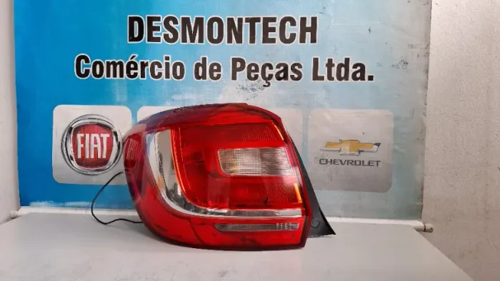 Lanterna sandero 2014-2019 Lado Esquerdo com detalhe na lente