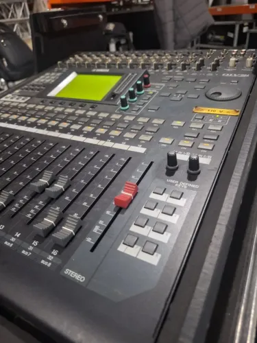 MESA DE SOM YAMAHA 01V