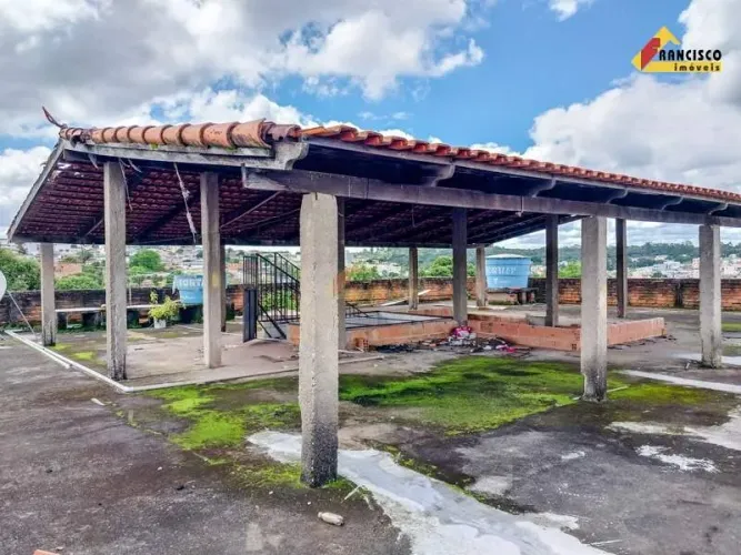 Prédio à venda, 9 quartos, 3 vagas, Dona Rosa - Divinópolis/MG