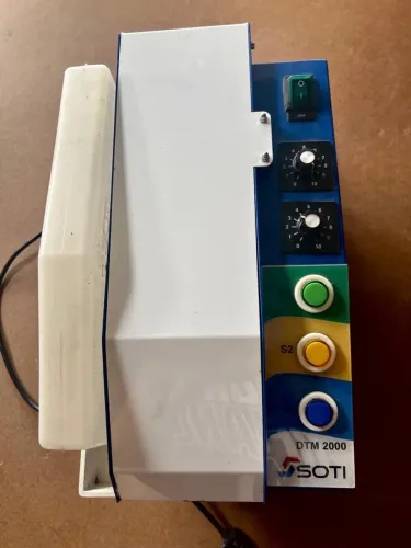 Máquina semi automática aplicadora de fita gomada 