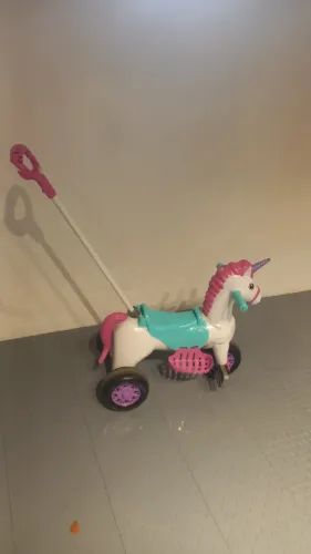 Triciclo Unicórnio Fantasy Rosa / Marca Calesita