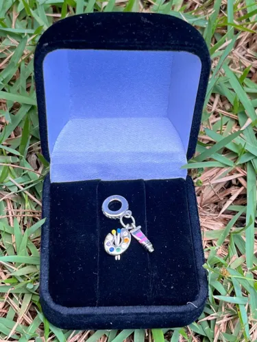 Berloque de artista para pulseira