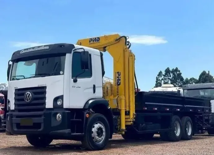 Vw 24.250 carroceria munk 6x2 ano 2012