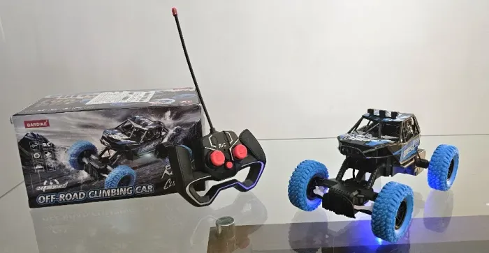 Carrinho de Controle Remoto Recarregável Jeep Com Led 4x4 Novo Na Caixa Com Acessórios