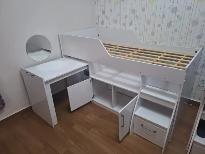 Cama Multifuncional Infantil com Escrivaninha e armário 