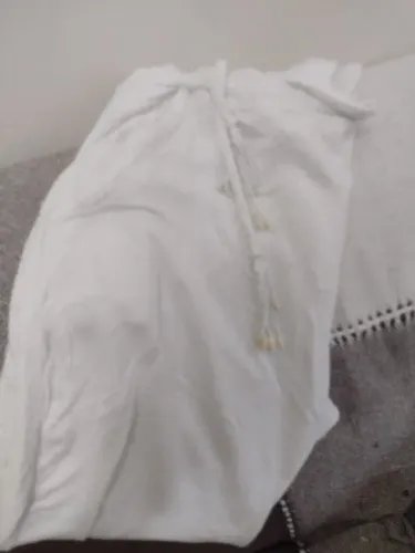 Calça feminina, branca, em moletinho, usada 
