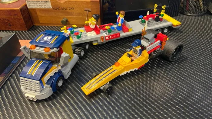 Lego - Transportador de Carro de Corrida