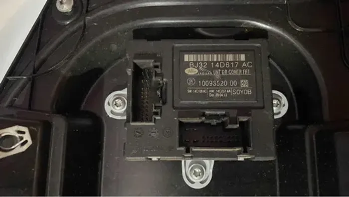 Módulo De Porta Dianteira Direita Jaguar Xf 2013