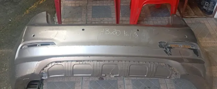 Para-choque traseiro Hyundai HB20S 16/19 com detalhe
