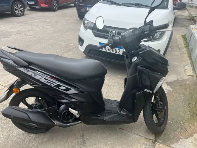 Vendo moto Neo 125 preta 