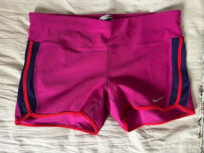 Short rosa nike P feminino