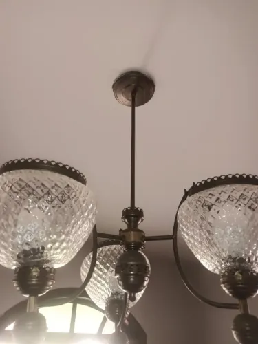 Lustre vintage em metal com três braços 