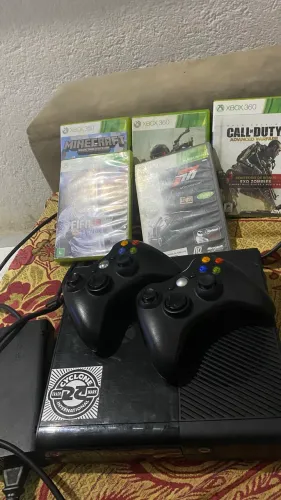 Xbox 360 super slim desbloqueado 2 controle e cabos aceito troca em ps4 com volta minha