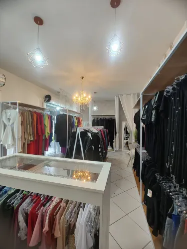 Vende-se Loja Completa de Roupas Femininas - Centro de Piraquara