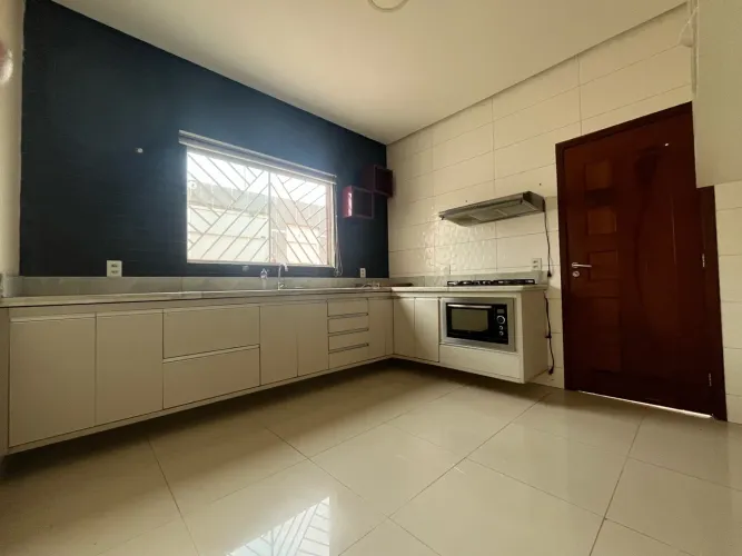 Aluga-se esta casa semi-mobiliada