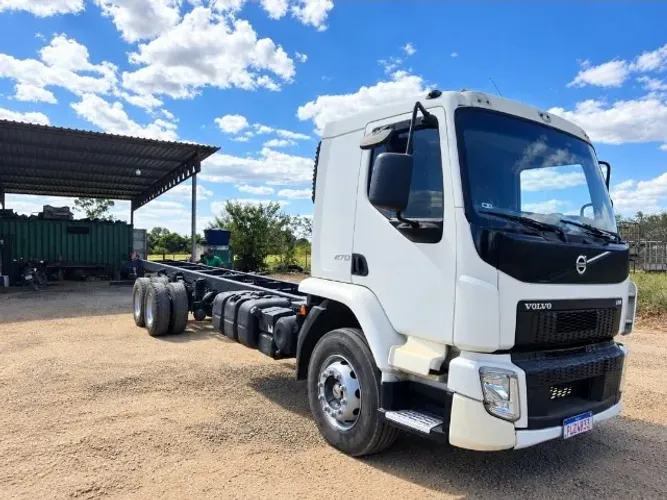 Caminhão Volvo VM 270 6x2R