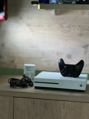 Único! XBOX ONE S c/ 1TB | Quase Novo | TBM ENTREGO - Não tem Defeitos 