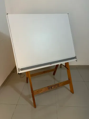 Cavalete/mesa de desenho