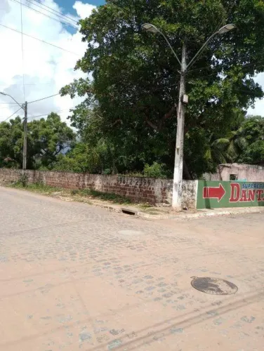 Excelente terreno de esquina com 3 frentes, 2.700 m², murado e escriturado, localizado no