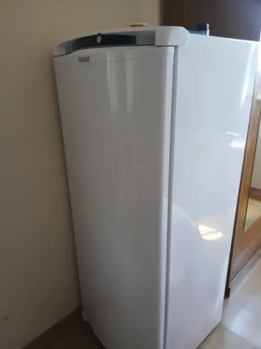 Geladeira consul semi nova na garantia e nota fiscal .