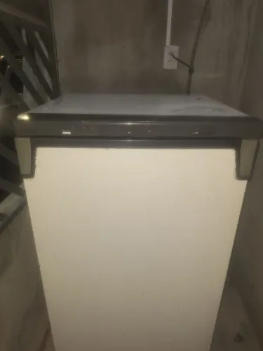 Vendo frigobar médio