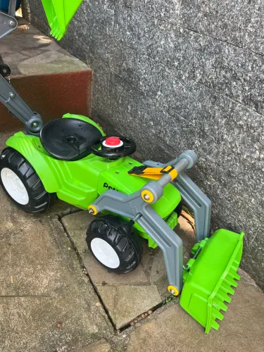 Trator infantil  230,00