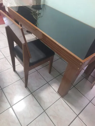 Mesa com 6 cadeiras