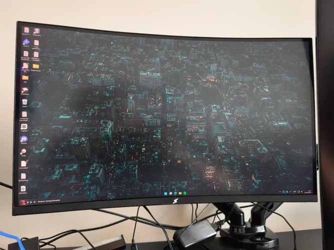 Dois Monitores Superframe Precision 27" Curvo