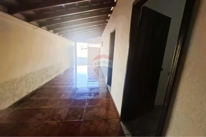 Casa Elegante c/ Ponto de Comércio: 270m² em Aguaí, SP