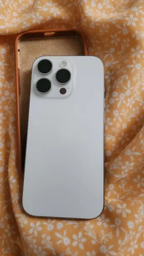 Celular 16 pro 128 GB com a tela quebrada