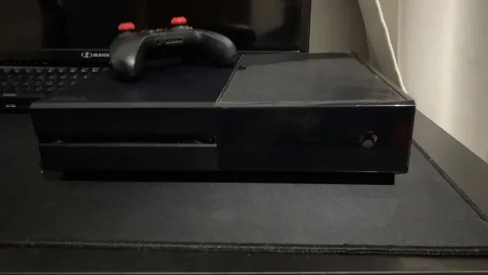 Xbox One , 512 gb, acompanha 2 jogos e o controle do séries s