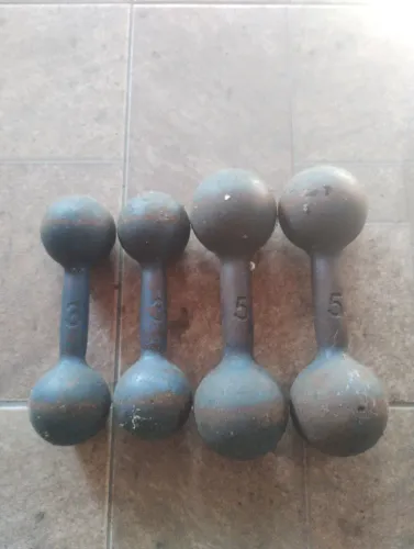 Halteres de exercício.