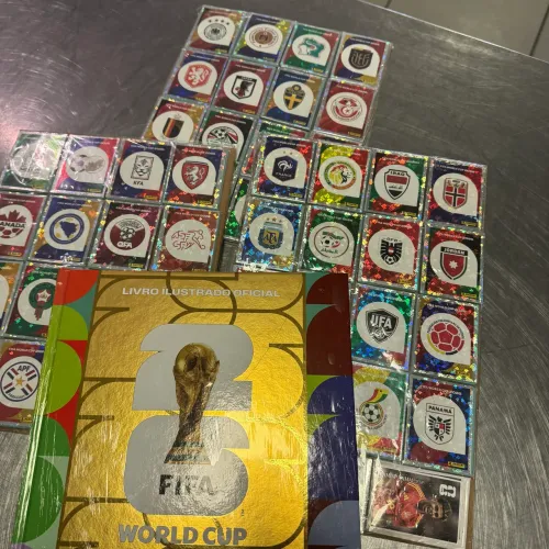Kit completo álbum capa dura dourado + todas as figurinhas (incluindo da coca)