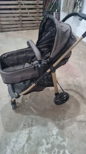 Carrinho de bebê tipo Moisés