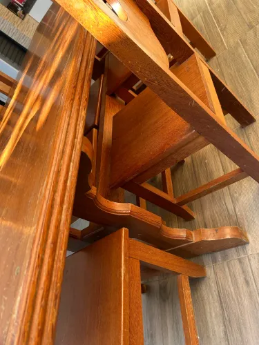 Mesa de madeira com 6 cadeiras