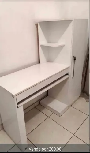 Escrivaninha super conservada
