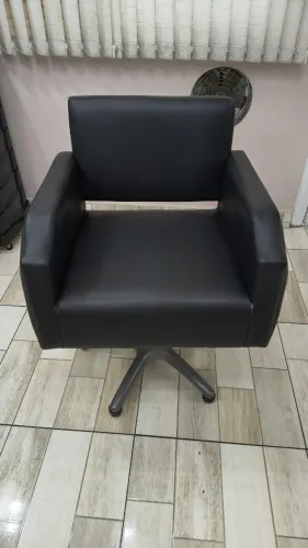 Cadeira hidráulica para cabeleireiro