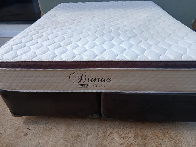 A venda uma linda ? cama Box casal Queen saise semi nova super confortável