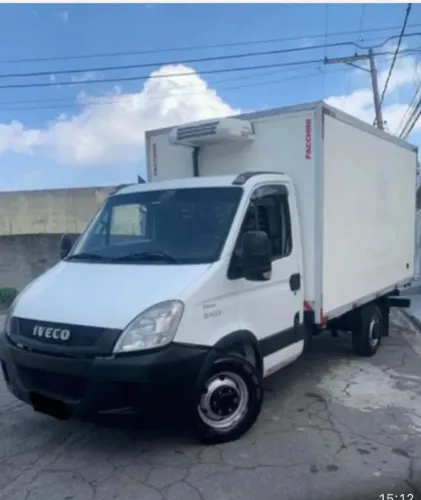 Iveco 35s14 baú refrigerado ano 2015