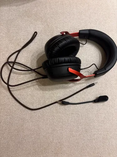     HyperX Cloud III - Excelente Estado