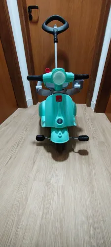 Vendo Triciclo Infantil com Empurrador e Pedal Bandeirante