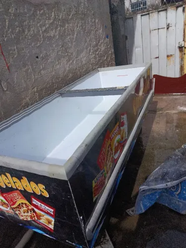 Freezer Horizontal Ilha Polo Frio -  Com 3 dos 4 Vidros